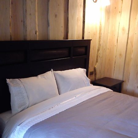 Hostal Los Alamos Neltume Szoba fotó