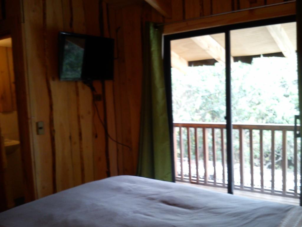 Hostal Los Alamos Neltume Szoba fotó